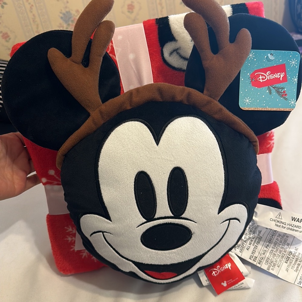 DISNEY MICKEY MOUSE THROW BLANKET & PILLOW SET,brand new